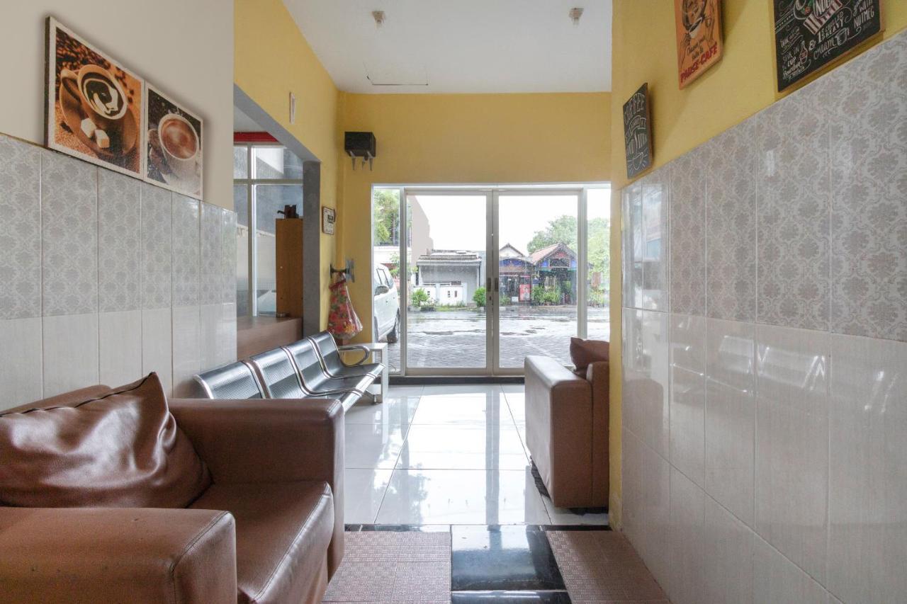 Spot On 2425 Salina Hotel Syariah Sidoarjo Exterior foto
