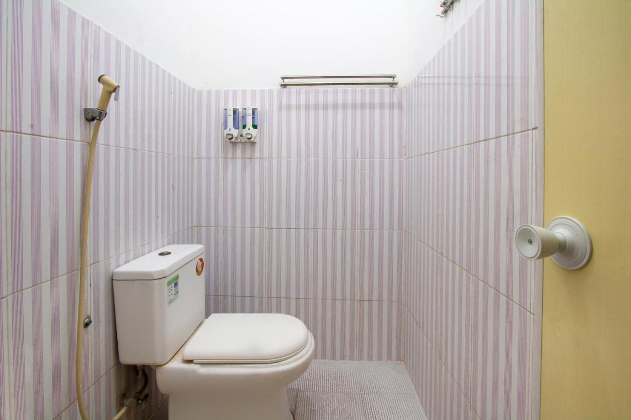 Spot On 2425 Salina Hotel Syariah Sidoarjo Exterior foto