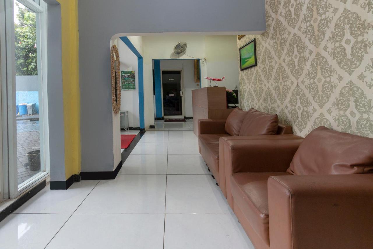 Spot On 2425 Salina Hotel Syariah Sidoarjo Exterior foto