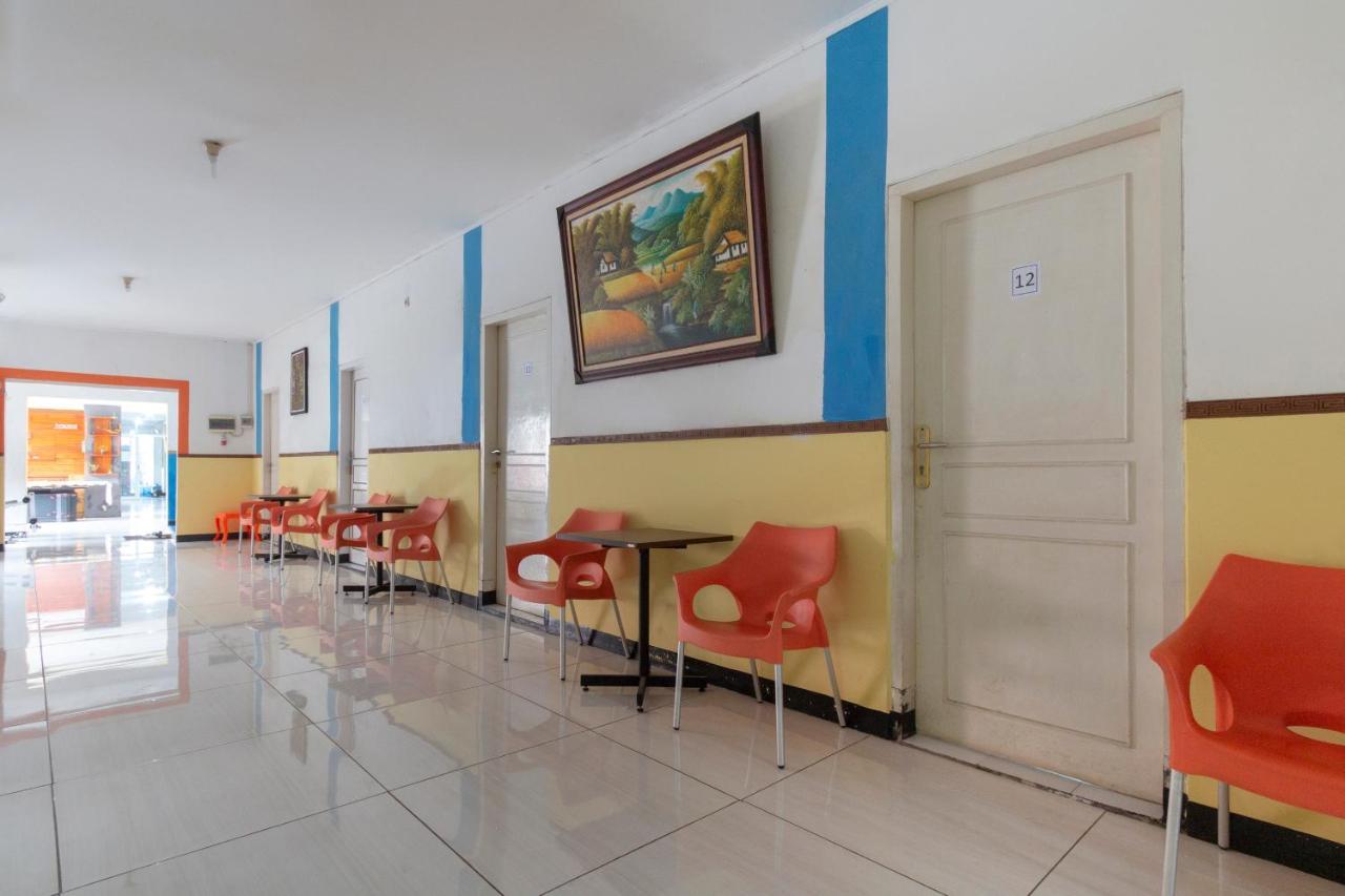 Spot On 2425 Salina Hotel Syariah Sidoarjo Exterior foto